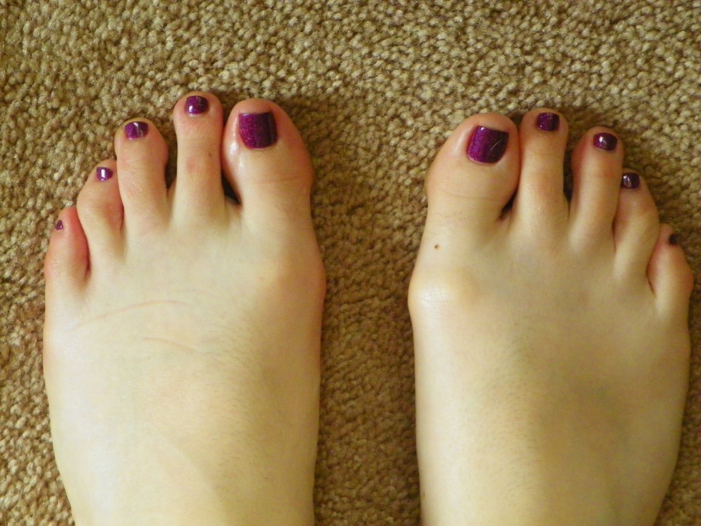 Latina toes